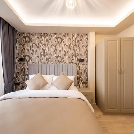 Taksim No 44 & Hotel Istanboel