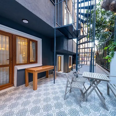 Taksim No 44 & Hotel Istanboel